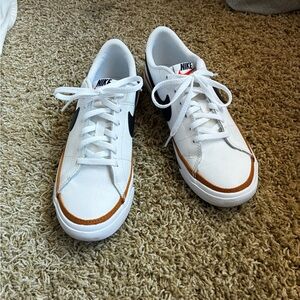 EUC Nike Classic Sneakers
